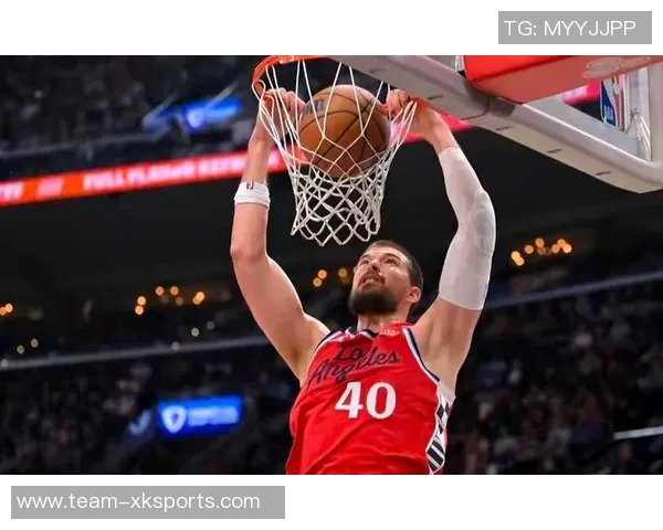 小卡复出状态良好半场8投4中贡献12分2篮板1助攻