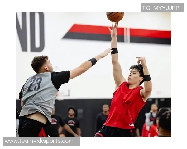 拓媒建议球队创新策略助力杨瀚森与库克提升三分球命中率