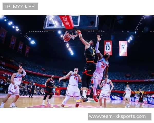 火箭队失误频繁原因剖析控卫缺失与空间拥挤成必然结果